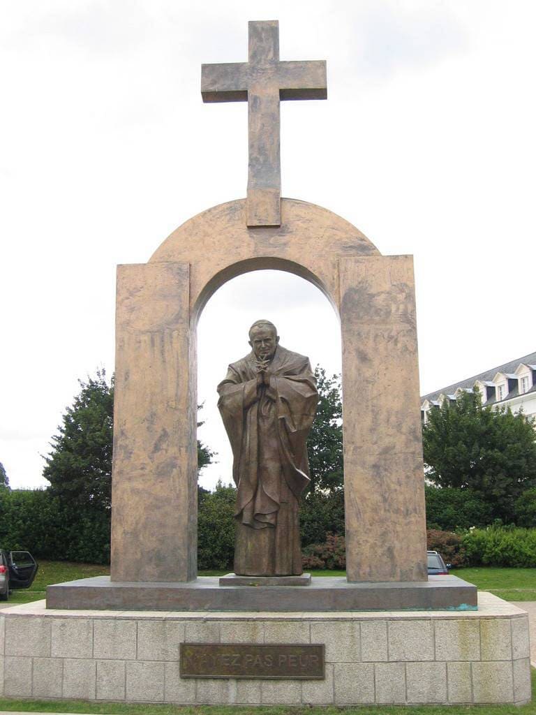 46 памятник Церетели
